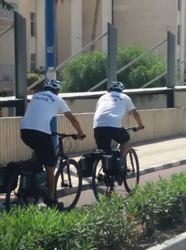 ΛΕΜΕΣΟΣ: Με ποδήλατα κυκλοφορούν αστυνομικοί στην παραλιακή περιοχή  – ΦΩΤΟΓΡΑΦΙΑ