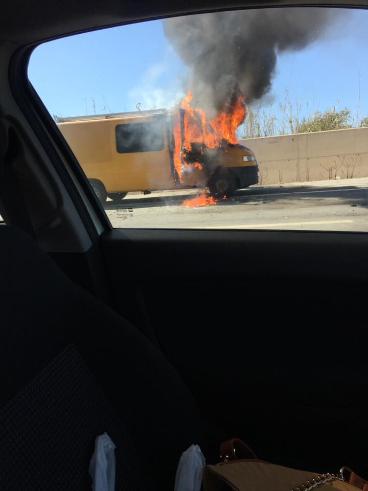 ΕΚΤΑΚΤΟ-ΛΑΡΝΑΚΑ: Φωτιά σε όχημα της CYTA στον αυτοκινητόδρομο - Τραυματισμός οδηγού - ΦΩΤΟΓΡΑΦΙΕΣ