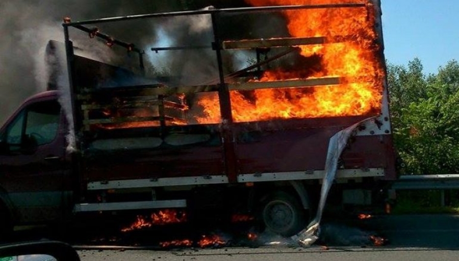 ΠΡΟΣΟΧΗ: Φορτηγό τυλίχθηκε στις φλόγες στον δρόμο Λευκωσίας -Λεμεσού - Κλειστές οι λωρίδες του αυτοκινητόδρομου