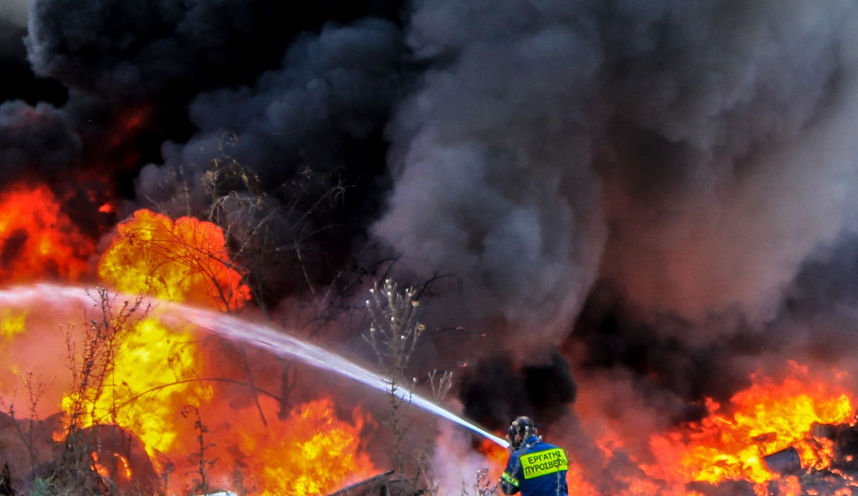 ΕΛΛΑΔΑ: Ανεξέλεγκτη πυρκαγιά στην Αχαϊα - Απειλούνται κοινότητες – Κάτοικοι εγκαταλείπουν τα σπίτια τους