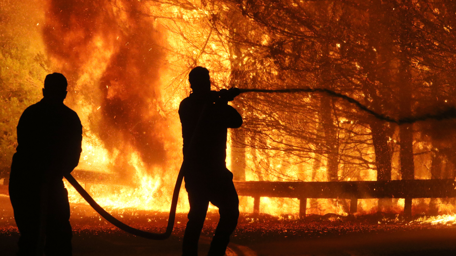 ΚΥΒΙΔΕΣ: Κινδύνεψαν κατοικίες από την πυρκαγιά – Έγινε διάσωση δύο προσώπων από την Πυροσβεστική – Υπό πλήρη έλεγχο η φωτιά