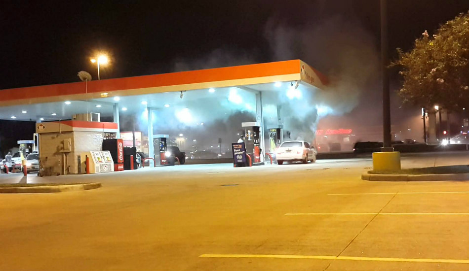 ΛΕΥΚΩΣΙΑ: Όχημα τυλίχθηκε στις φλόγες μετά από τροχαίο – Φλεγόταν κοντά από πρατήριο βενζίνης – Ήχησε συναγερμός σε Πυροσβεστική κι Αστυνομία