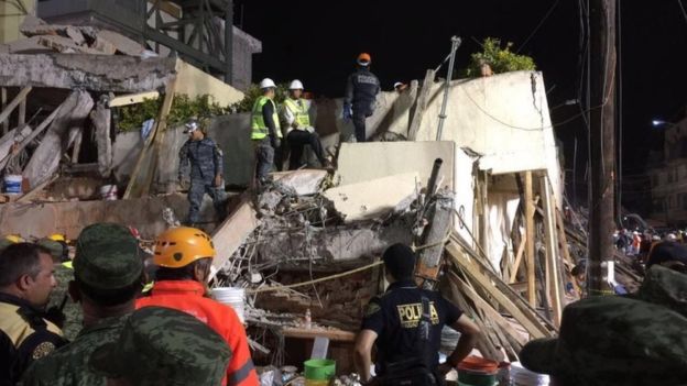 Μεξικό - Σεισμός: Ξεπερνούν τους 240 οι νεκροί - Συγκλονιστικές οι εικόνες από τα ερείπια - ΦΩΤΟΓΡΑΦΙΕΣ & VIDEO