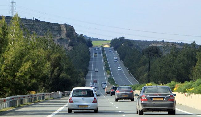 Ταλαιπωρία για τους οδηγούς του αυτοκινητόδρομου Λευκωσίας - Λεμεσού - Κλείνει η δεξιά λωρίδα για πέντε μέρες