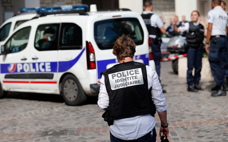 Εκρηκτικά εντοπίστηκαν σε διαμέρισμα νότια του Παρισιού