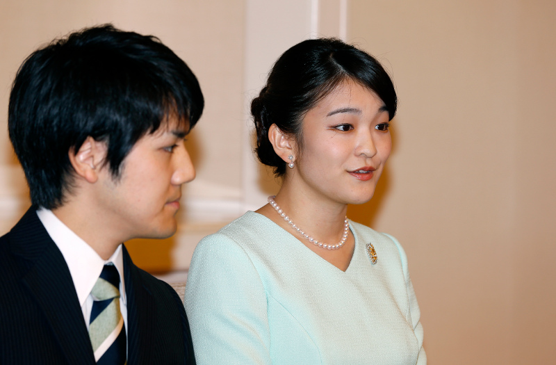 Η πριγκίπισσα της Ιαπωνίας απαρνιέται τον τίτλο της για την αγάπη: Παντρεύεται έναν θνητό