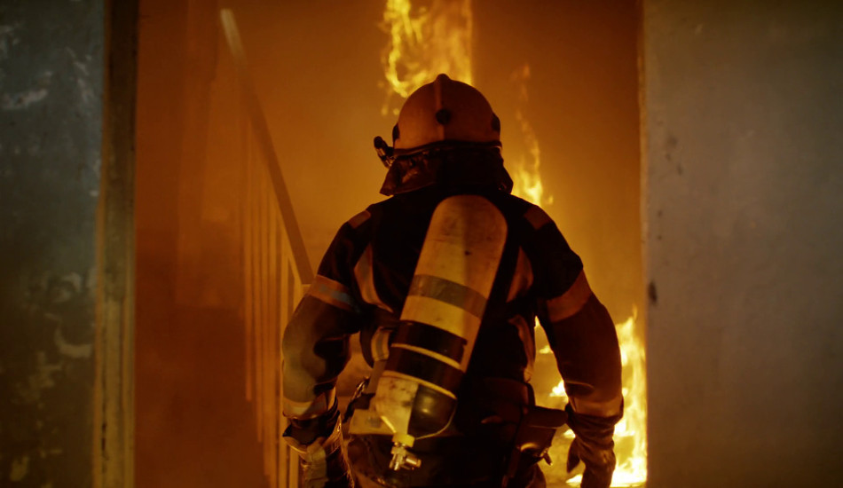 ΛΕΜΕΣΟΣ: Δραματική διάσωση εγκλωβισμένων από τους πυροσβέστες - Έκαναν ακόμη και χρήση οξυγώνου - Κάηκε ολοσχερώς το διαμέρισμα - Δηλώσεις Α. Κεττή