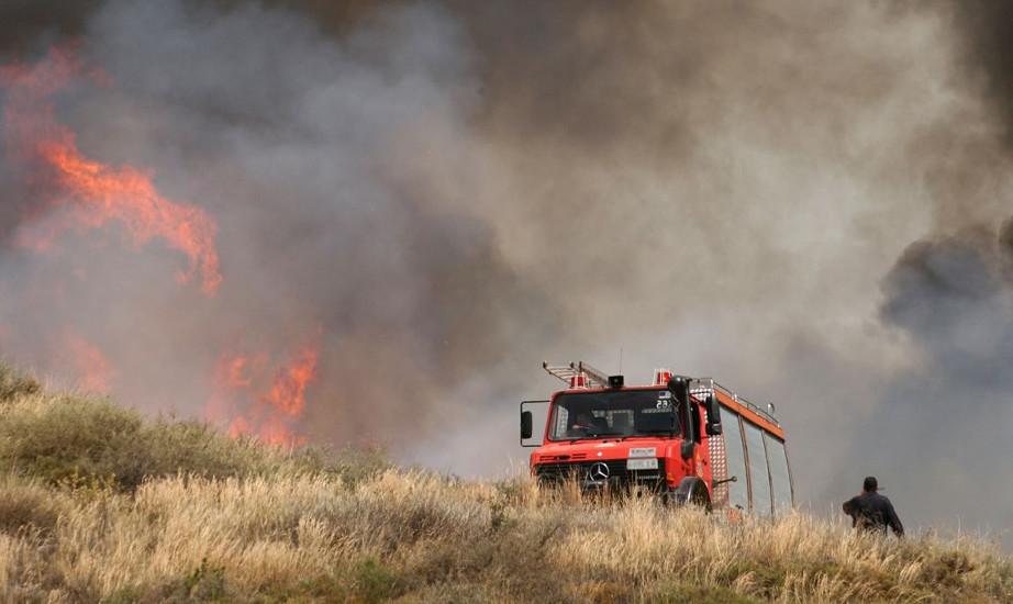 ΕΛΛΑΔΑ: Ολονύχτιες μάχες με τις φλόγες στην Ηλεία – Απειλήθηκε χωριό