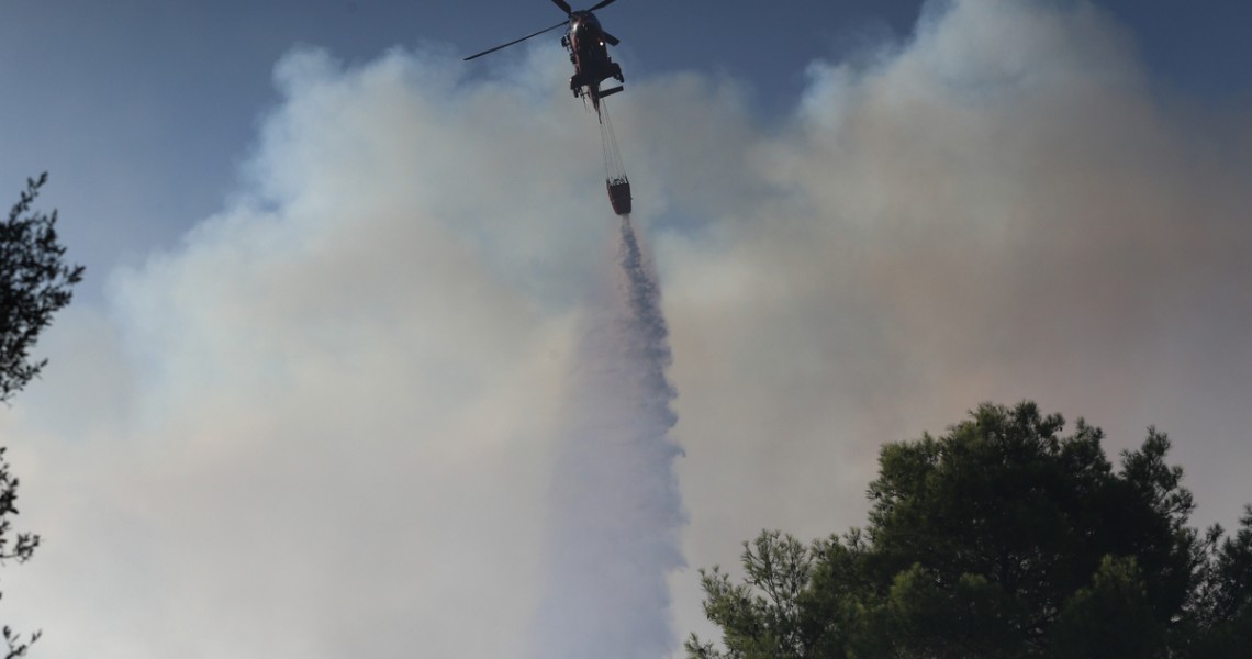 ΛΑΡΝΑΚΑ: Μεγάλη πυρκαγιά στο χωριό Βάβλα - Πέντε εναέρια μέσα επιχειρούν στο σημείο