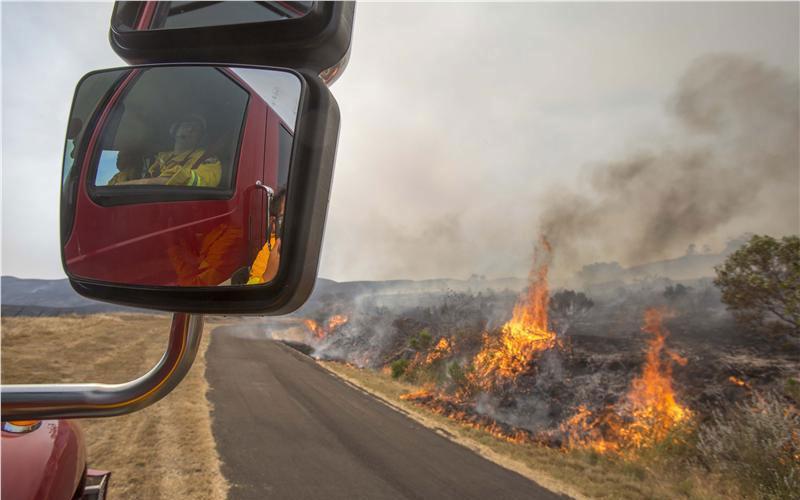 ΠΥΡΚΑΓΙΑ ΒΑΒΛΑΣ: Κλειστοί οι αυτοκινητόδρομοι από και προς το χωριό λόγω της φωτιάς
