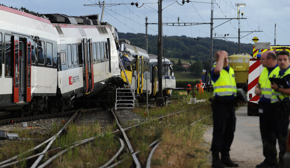 ΕΛΒΕΤΙΑ: Δεκάδες τραυματίες μετά από σύγκρουση τρένων