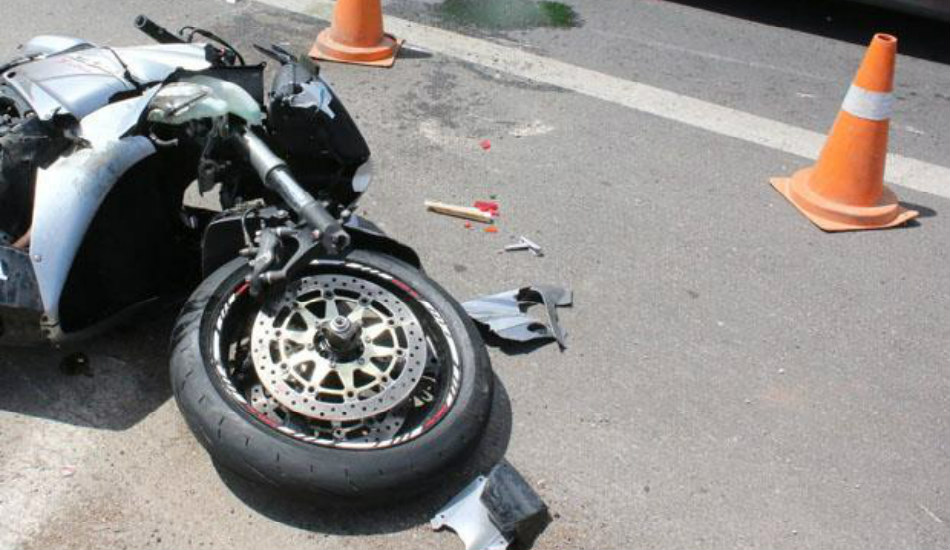 ΤΡΟΧΑΙΟ - ΛΑΤΣΙΑ: Σοβαρή η κατάσταση του μοτοσικλετιστή αλλά εκτός κινδύνου