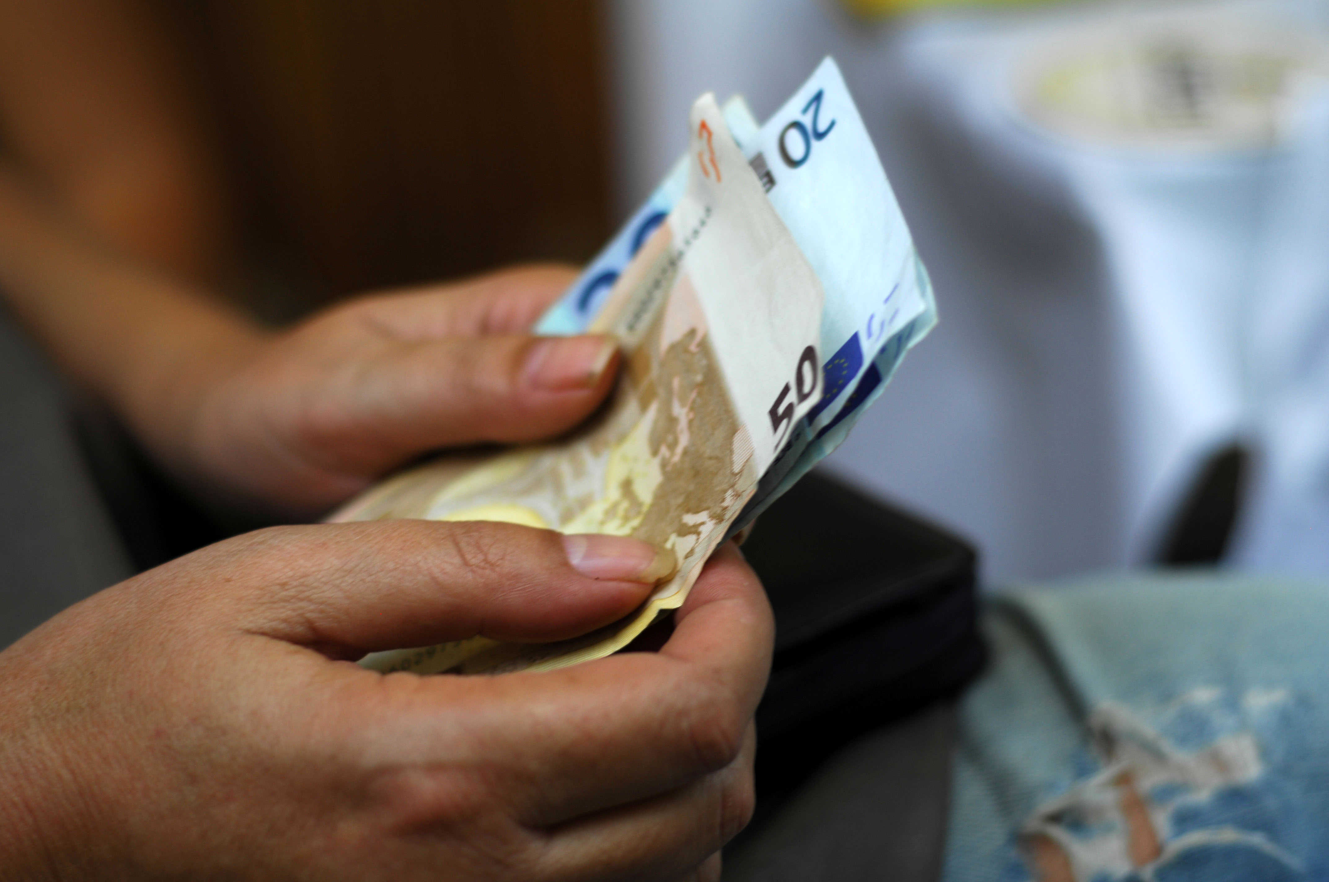 ΠΑΦΟΣ: 47χρονη έταζε σε 51χρονη να φέρει συγγενικό της πρόσωπο στην Κύπρο - Της «άρπαξε» και 6χιλιάδες ευρώ