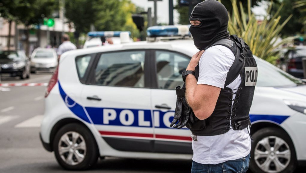 Δέκα άνθρωποι συνελήφθησαν στην Γαλλία για ενδεχόμενες επιθέσεις σε πολιτικούς