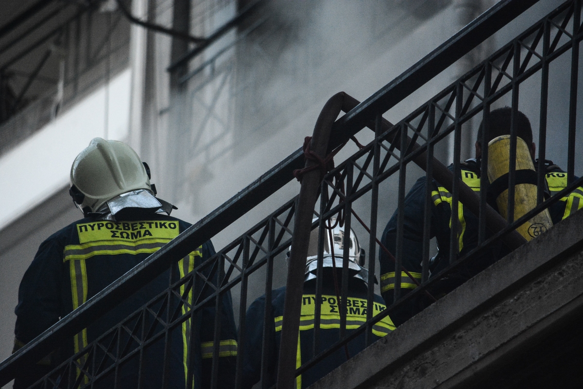 ΠΑΡΕΚΚΛΗΣΙΑ: Ξέσπασε πυρκαγιά από τέσσερις διαφορετικές εστίες σε υποστατικό - «Κακόβουλη πράξη» λέει η Πυροσβεστική