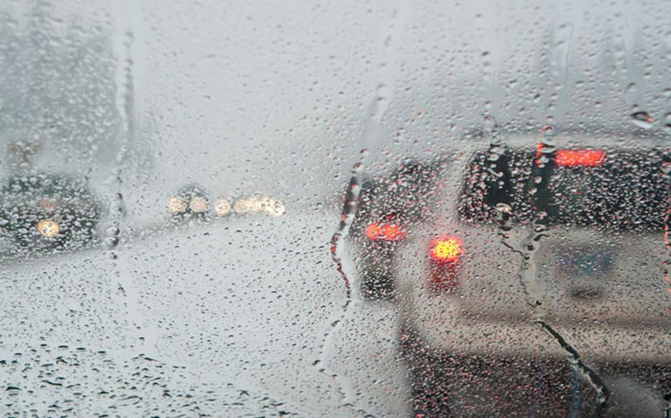 ΠΡΟΣΟΧΗ: Κίνδυνος για ατυχήματα στον αυτοκινητόδρομο Λεμεσού – Πάφου λόγω καταρρακτωδών βροχών και χαμηλής ορατότητας – Χαλάζι στον Καρβουνά
