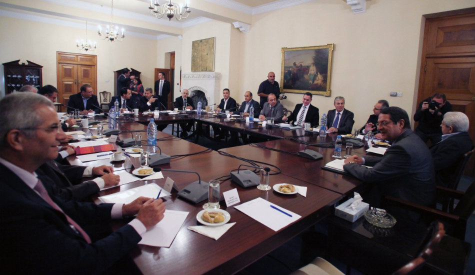 Εθνικό Συμβούλιο: Ο Πρόεδρος παρέδωσε στους πολιτικούς αρχηγούς τα έγγραφα του Κραν Μοντάνα