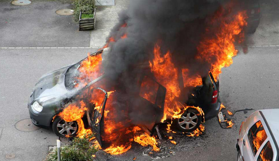 ΠΑΦΟΣ: Έκαψαν όχημα υγειονομικού υπαλλήλου