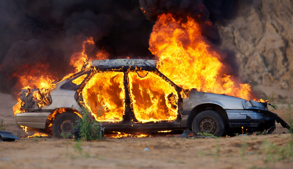 ΚΟΚΚΙΝΟΤΡΙΜΙΘΙΑ: Όχημα τυλίχθηκε στις φλόγες – Αποκλείστηκε η σκηνή