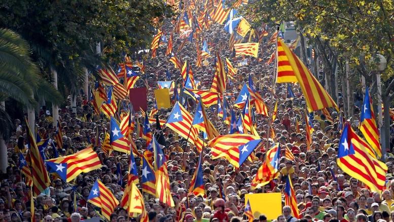 Μαδρίτη: «Tο δημοψήφισμα κατάντησε φάρσα» - Ψήφισε ο Πρόεδρος της Καταλονίας