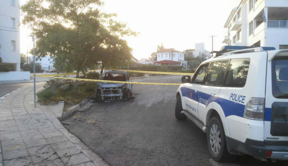 ΛΑΤΣΙΑ: Καταστράφηκε ολοσχερώς το όχημα ιδιοκτησίας νεαρού προσώπου –Στη σκηνή η Αστυνομία– ΦΩΤΟΓΡΑΦΙΕΣ