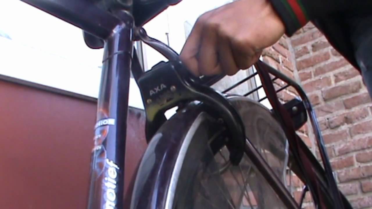 ΛΕΥΚΩΣΙΑ: Σύλληψη 20χρονου που μασούσε τα λόγια του στους αστυνομικούς – Ήταν με κλεμμένο ποδήλατο και σιδερογροθιά έξω από περίπτερο