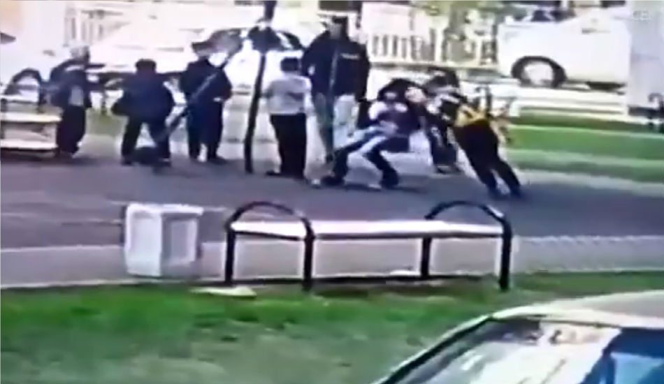 Πατέρας χτυπά βίαια δύο 9χρονα αγόρια σε παιδική χαρά – VIDEO – ΠΡΟΣΟΧΗ ΣΚΛΗΡΕΣ ΕΙΚΟΝΕΣ