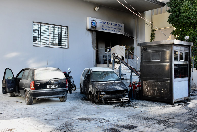Βομβιστική επίθεση σε αστυνομικό σταθμό στην Ελλάδα- «Ηθελαν νεκρούς»- VIDEO & ΦΩΤΟΓΡΑΦΙΕΣ