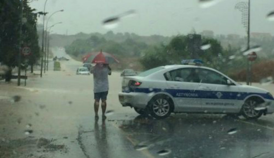 ΟΔΗΓΟΙ ΠΡΟΣΟΧΗ: Κακές καιρικές συνθήκες στον αυτοκινητόδρομο παρά την Πέτρα του Ρωμιού