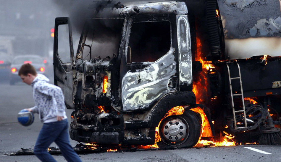 ΠΑΡΑΛΙΜΝΙ: Φορτηγό έπιασε φωτιά εν κινήσει - Πρόλαβε να αντιδράσει ο οδηγός