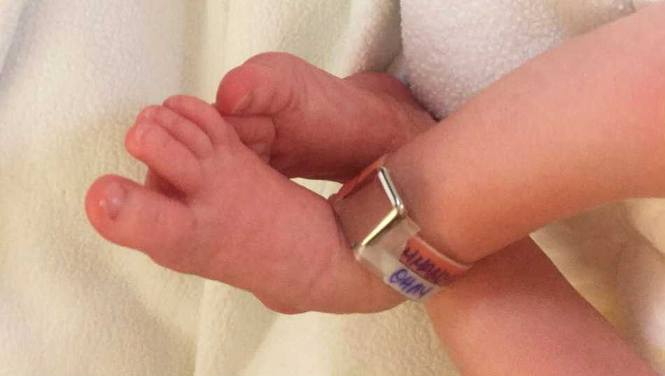 Baby Boom! Γνωστή Ελληνίδα έγινε για πρώτη φορά μαμά και αυτή είναι η πρώτη φωτογραφία του νεογέννητου (ΦΩΤΟ)