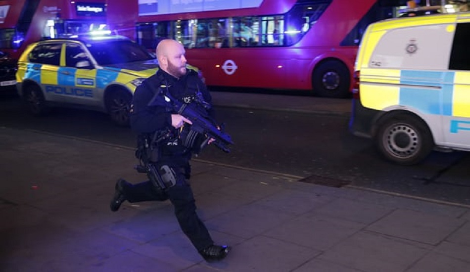 Αναφορές για πυροβολισμούς και εκκένωση κεντρικού σταθμού στο Λονδίνο - Αυξημένη η κίνηση εκείνη την ώρα λόγω Black Friday - ΦΩΤΟΓΡΑΦΙΕΣ