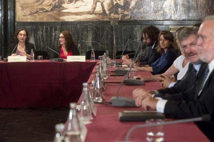 Επικρίσεις κατά της αποπεμθείσας κυβέρνησης Πουτζντεμόν εξαπέλυσε η Δήμαρχος της Βαρκελώνης