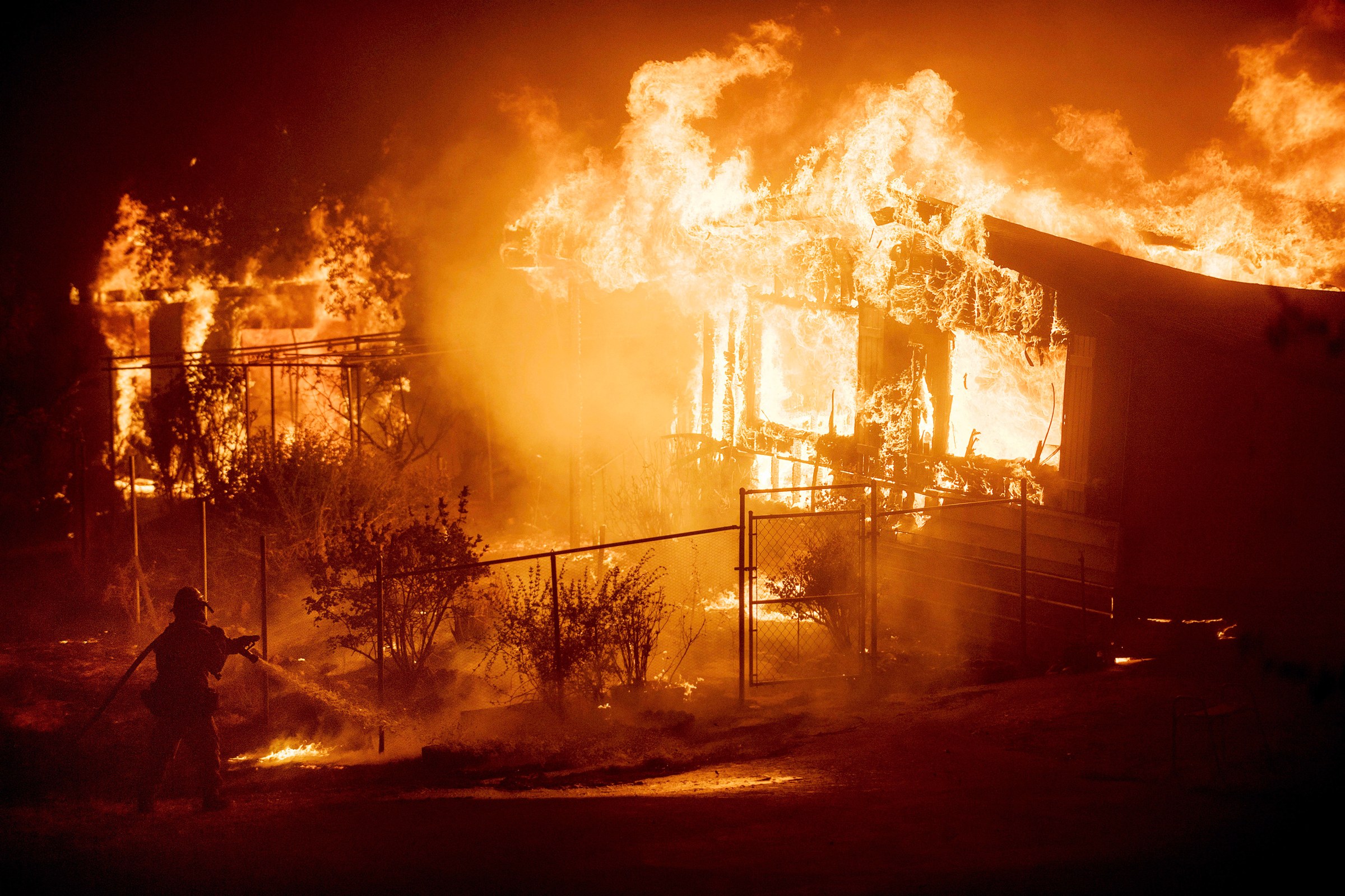 ΕΠΑΡΧΙΑ ΠΑΦΟΥ: Στις φλόγες παραδόθηκε η οικία 53χρονου επιχειρηματία - Άγνωστοι το έλουσαν με εύφλεκτη ύλη και το πυρπόλησαν