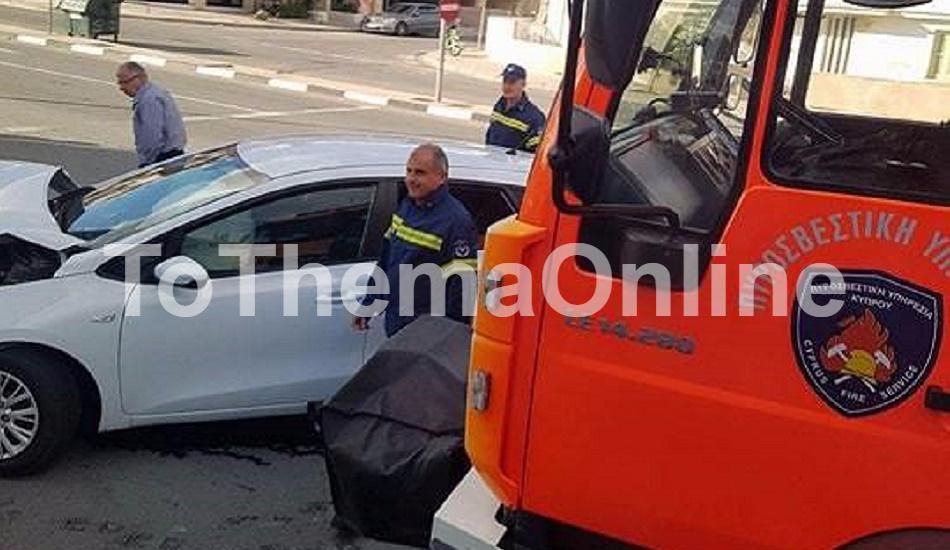 ΛΑΡΝΑΚΑ: Τροχαίο ατύχημα με εμπλοκή δυο αυτοκινήτων – Δυο πρόσωπα μεταφέρθηκαν στο νοσοκομείο – ΦΩΤΟΓΡΑΦΙΕΣ