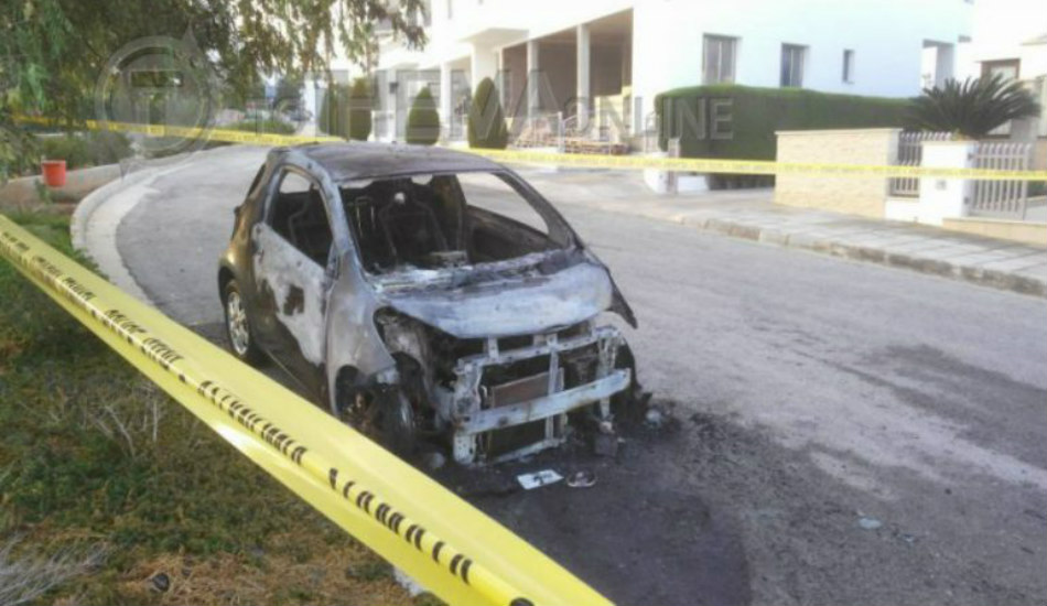 ΛΕΜΕΣΟΣ: Έκαψαν όχημα νεαρού – Επεκτάθηκε και σε παρακείμενο αυτοκίνητο – Στη σκηνή Αστυνομία