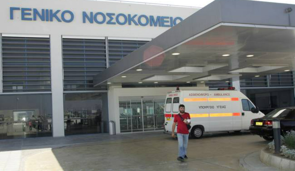 ΛΕΥΚΩΣΙΑ: Τροχαίο ατύχημα στο κέντρο της πόλης και επέμβαση της Πυροσβεστικής – Στο Νοσοκομείο νεαρός