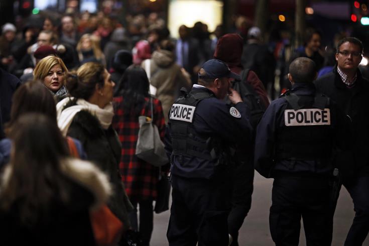 Οι αρχές στη Γαλλία ανησυχούν για 'εσωτερική' απειλή, δύο χρόνια μετά τις επιθέσεις των τζιχαντιστών στο Παρίσι