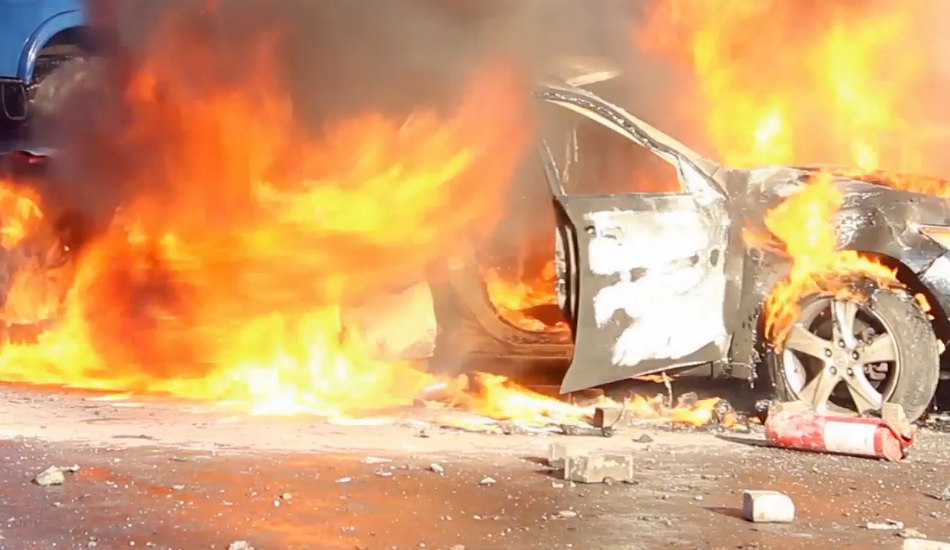 ΠΑΦΟΣ: Δεν το έβαλαν εύκολα κάτω – Έκαψαν κλεμμένο όχημα μετά από δύο απόπειρες κλοπής από πρατήριο καυσίμων