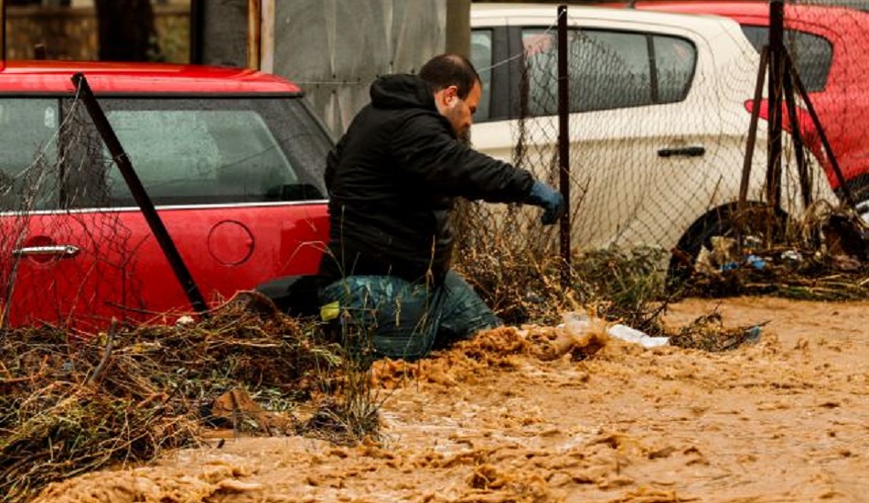 Βιβλική καταστροφή στην Ελλάδα - Τραγωδία με τέσσερις νεκρούς από τις βροχές - ΦΩΤΟΓΡΑΦΙΕΣ - ΒΙΝΤΕΟ