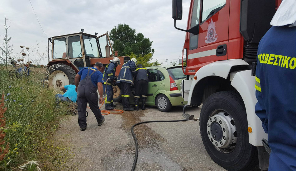 ΛΕΜΕΣΟΣ: Όχημα προσέκρουσε σε περιτοίχισμα πάρκου – Ομάδα διάσωσης για να τον απεγκλωβίσουν