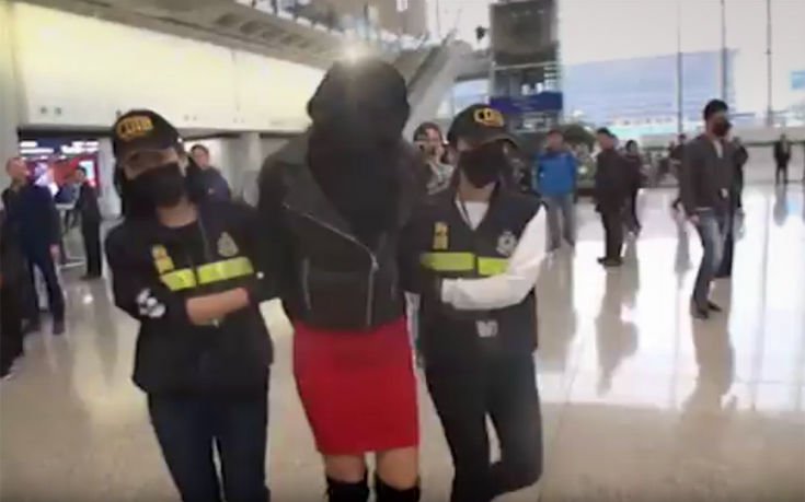 Νεαρό μοντέλο από την Ελλάδα συνελήφθη με κοκαΐνη σε αεροδρόμιο! Ναρκωτικά αξίας 300.000 ευρώ στην τσάντα της