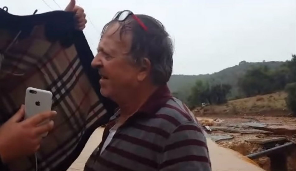 Kακοκαιρία Ελλάδας: Συγκλονίζει η περιγραφή οδηγού – «Πρόλαβα και έβγαλα μία γυναίκα από το νερό - Μου γλίστρησε το χέρι ενός παππού» - VIDEO