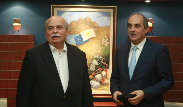 Παραδόθηκε το ψηφιοποιηθέν υλικό του Φακέλου της Κύπρου στον Πρόεδρο της Βουλής των Ελλήνων