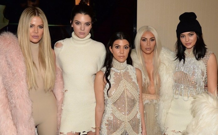 Οι αδελφές Kardashian είναι… βγαλμένες από άλλο παραμύθι – Όλες μαζί σε ένα δάσος γεμάτο κερασόδεντρα!-ΦΩΤΟΓΡΑΦΙΕΣ